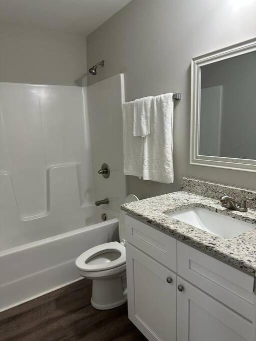 Gorgeous 3 Bedroom Home With Cable Tv In All Rooms & Free Wi-Fi Concord Kültér fotó