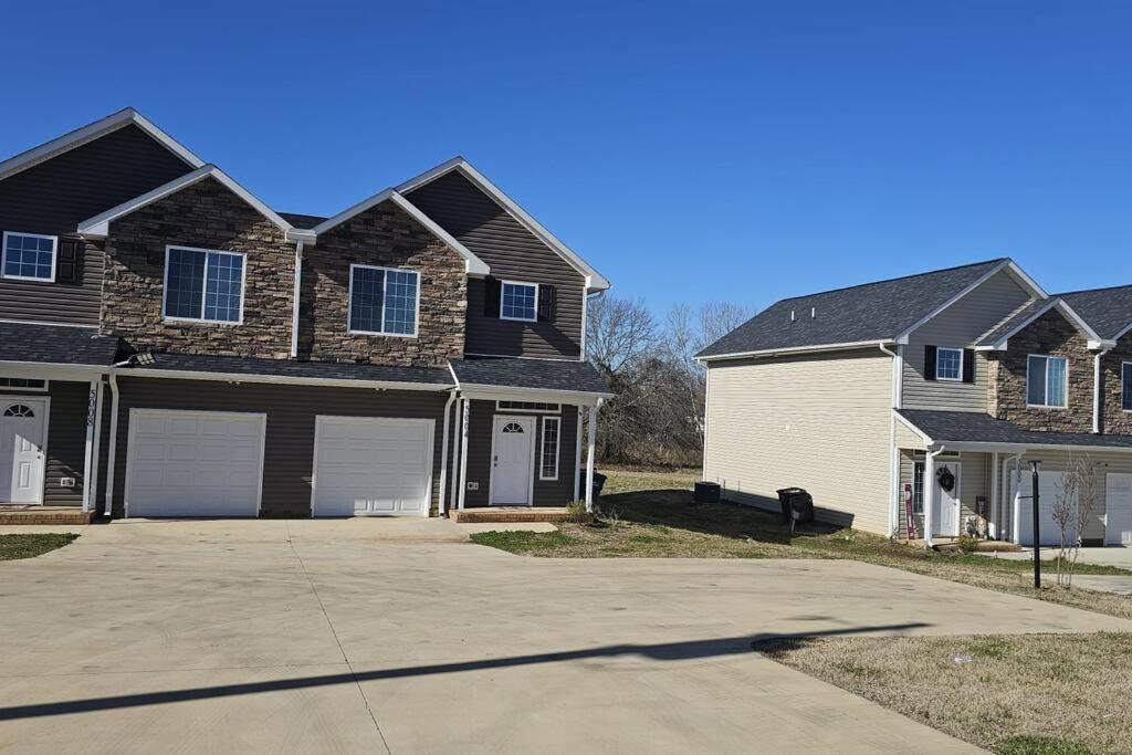 Gorgeous 3 Bedroom Home With Cable Tv In All Rooms & Free Wi-Fi Concord Kültér fotó