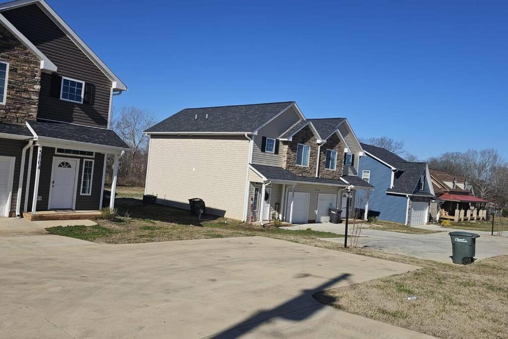 Gorgeous 3 Bedroom Home With Cable Tv In All Rooms & Free Wi-Fi Concord Kültér fotó